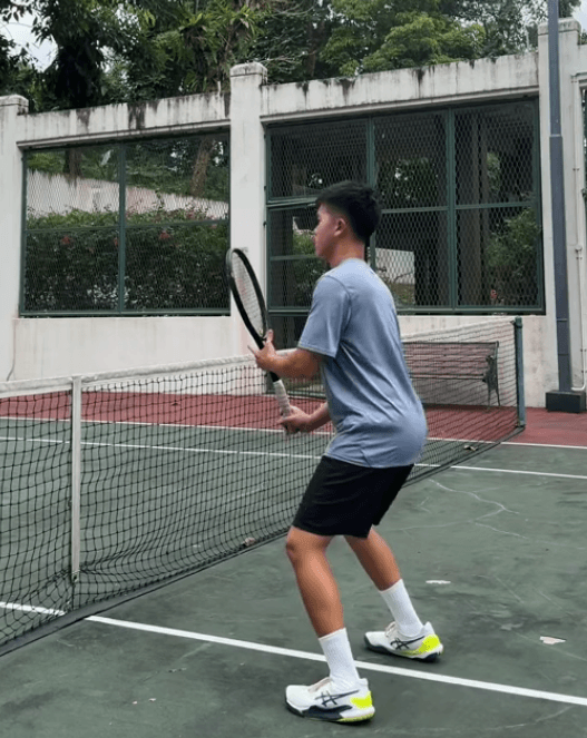 Tennis students learning proper techniques
